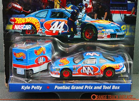 Hot Wheels Pro Racing Pit Crew Collector Edition Model Vehicle Sets