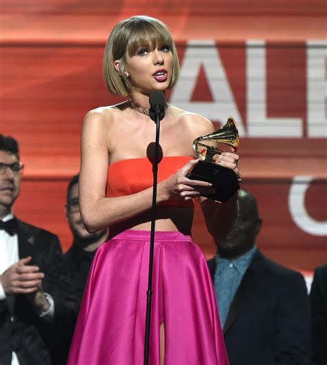 Photos Of Taylor Swift Selena And Taylor Award Acceptance Speech Grammys 2016 Latest Hits