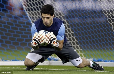 Luis Suarez in goal for Uruguay during training session | Daily Mail Online