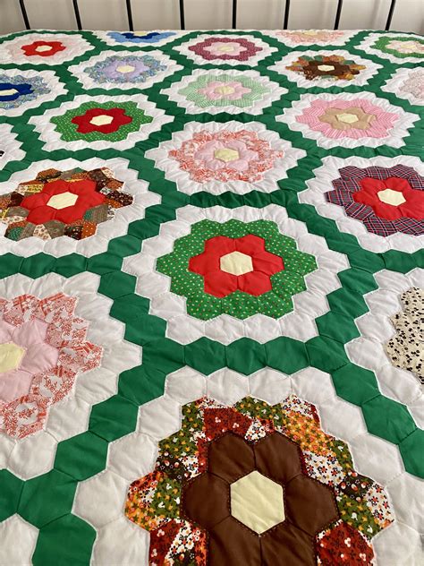 Vintage Quilt Grandmothers Flower Garden In Green And White Etsy