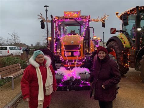 Défilé des tracteurs illuminés CH Sainte Maure de Touraine