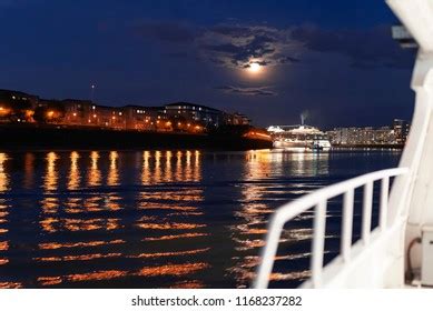 20,205 Boats Thames Images, Stock Photos & Vectors | Shutterstock