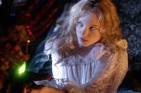 La Belle et la Bête Hiebe statt Liebe Film derStandard at Kultur