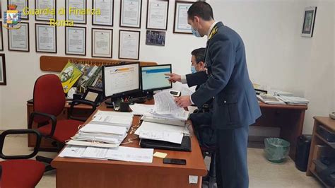 Frodi Informatiche E Furti Da Conti Bancari Tre Arresti Della Guardia