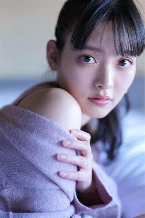 上坂すみれ、2nd写真集からお気に入りカットを公開「夜な夜な鏡の前で笑顔の練習をした」 Entame Next アイドル情報総合ニュースサイト