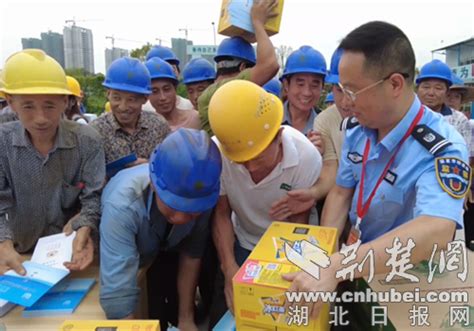 荆门市东宝区人社部门开展夏季“三送”活动 荆楚网 湖北日报网