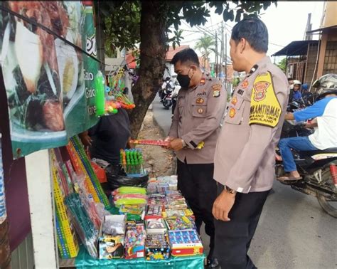 Polsek Pamulang Melaksanakan Giat Ops Ke Para Pedagang Petasan Dan