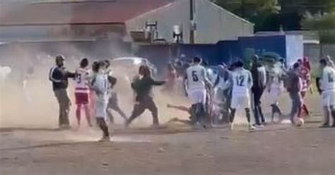 Futbolista amateur convulsiona al recibir feroz patada en la cabeza durante riña en Talcahuano