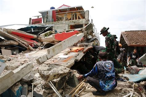 Indonesia Quake Toll Jumps To 268 Rescuers Hunt For Survivors ABS