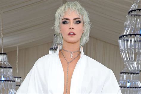 Cara Delevingne Honors Karl Lagerfeld at Met Gala with Grey Hair