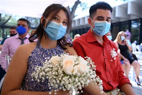 Salvadore Os Celebran Boda Colectiva En El Parque De Los Enamorados