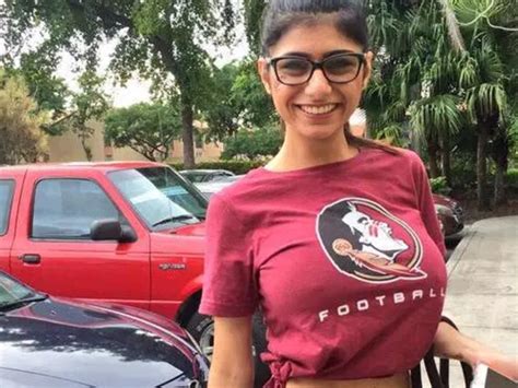 Hund Durchschauen Pfeffer Mia Khalifa Basketball Rallye Metallisch Wolke