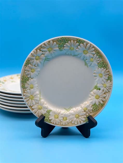 Vintage Mcm Poppy Trail Sculptured Daisy By Metlox Dinnerware Set Pick