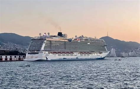 Ancla El Crucero Norwegian Bliss El Segundo De En Acapulco Bajo