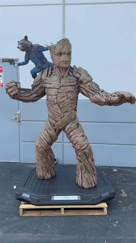 The Vision Sixth Scale Collectible Figure By Hot Toys Hot Toys