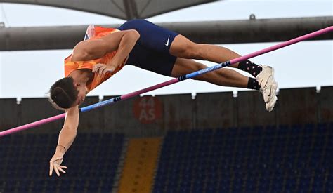 Pinoy Pole Vaulter EJ Obiena Nanalo Ulit Ng Gold Medal Sa Poland Balita