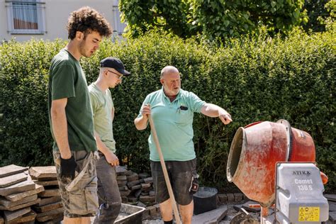 Neues Arbeitszeitmodell im GaLaBau Vier Tage Woche bei übertariflicher