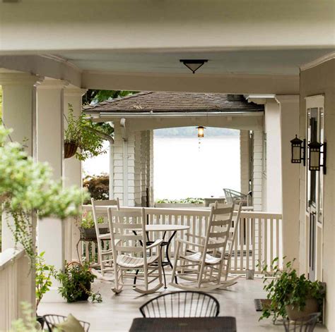 60 Warm And Welcoming Front Porch Ideas