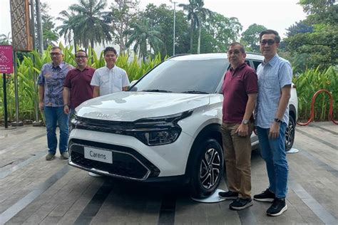 Foto Kia Luncurkan Carens L Ivt Dengan Captain Seat