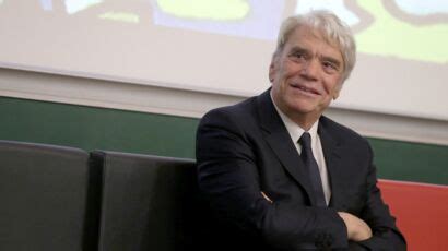 Malade D Un Double Cancer Bernard Tapie A Fondu En Larmes En Apprenant