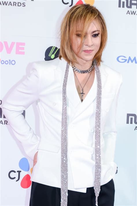 （写真）yoshiki、スマホ片手にレッドカーペットに登場！ 「韓国の文化が大好き」で授賞式参加＜2023 Mama Awards＞ 特集