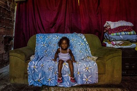 Women Of The Favela In Rio Life In Abandoned Buildings