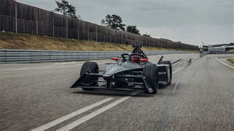 Primeras Pruebas En Pista Del Nuevo Monoplaza De Porsche Para La F Rmula E