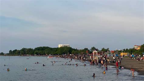 Libur Nataru Ribuan Pengunjung Padati Pantai Bosowa Celebesmedia