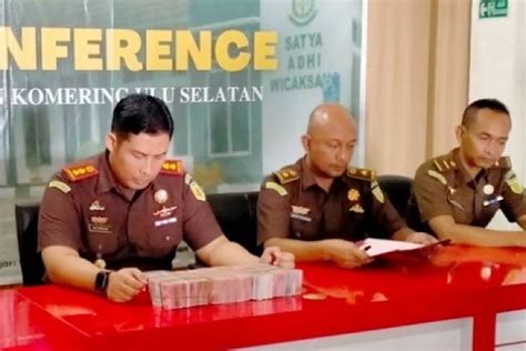 Kejari OKU Selatan Setor Ke Kas Negara Uang Pengganti Yang Dibayar