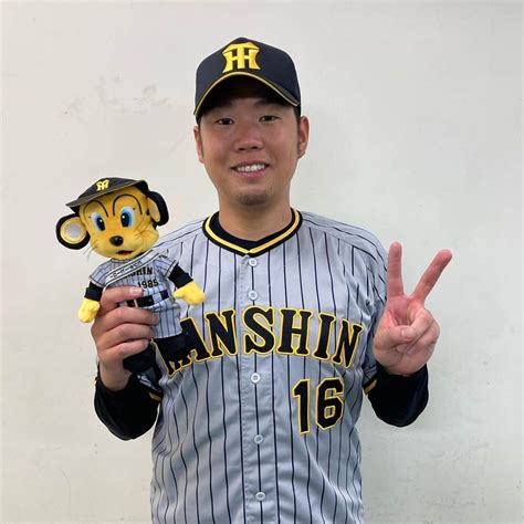 阪神タイガースさんのインスタグラム写真 阪神タイガースinstagram 「今日のヒーローは見事な完封勝利！西勇輝選手です！ 今日のヒーロー 西勇輝 選手 完封勝利 9勝目