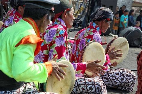 Festival Kesenian Tradisional OMK Kulon Progo Membangun Tradisi