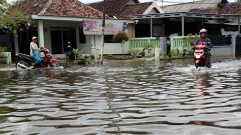 Dua Desa Di Sidoarjo Masih Tergenang Banjir Surya Co Id