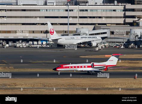 Un jet Gulfstream G450 di proprietà della Bank of Utah Trustees atterra