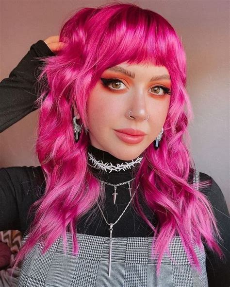 ITTAYLER Hot Pink Wig Short Curly Wavy Wig With Bangs Rose Red Wig For