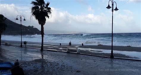 Maltempo In Calabria Mareggiate E Forti Venti