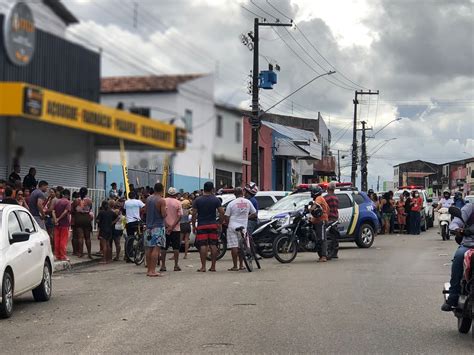 Após ser perseguida por suspeitos mulher é morta a tiros dentro de