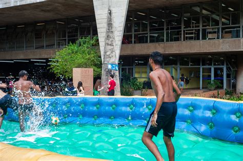 Futebol De Sab O Praticado Por Alunos Da Fau Usp Durante A Calourada