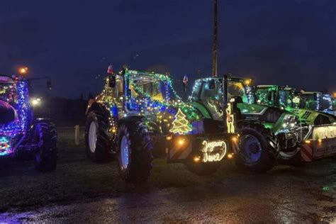 D Fil Des Tracteurs Illumin S O Les Voir Dans Le Nord De La Sarthe