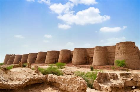 Derawar Fort The Majestic Fort In The Cholistan Desert