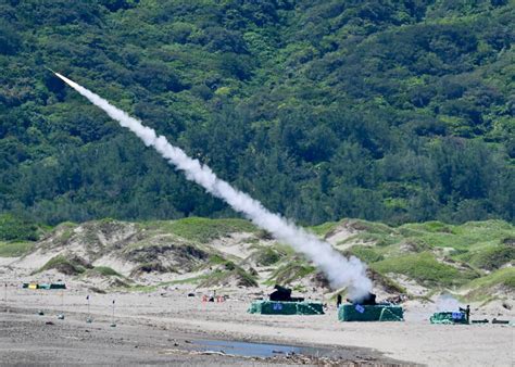 軍武圖輯》國軍「神弓操演」發射刺針飛彈 空中擊毀靶機火光四射 自由軍武頻道