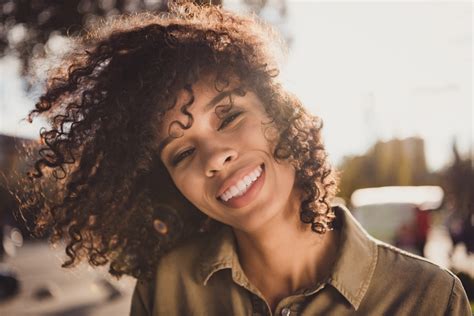 Conhe A Os Produtos Para Reduzir O Frizz Do Cabelo