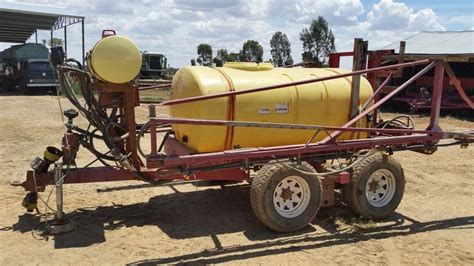 2000l Hardi Sprayer Machinery And Equipment Sprayers For Sale