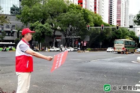 一抹志愿红“点亮”多彩假期！我市志愿者用热情服务传递文明力量 澎湃号·政务 澎湃新闻 The Paper