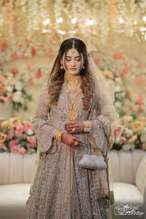 Pin By Aindrila Oishi On Makeup In 2024 Pakistani Bridal Hairstyles