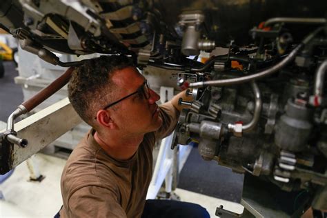 Dvids Images Abraham Lincoln Sailor Conducts Maintenance Image Of