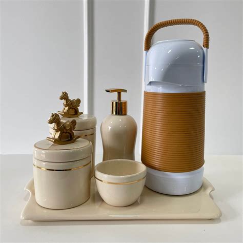 Kit Higiene para bebê nude filete dourado e cavalinho peças