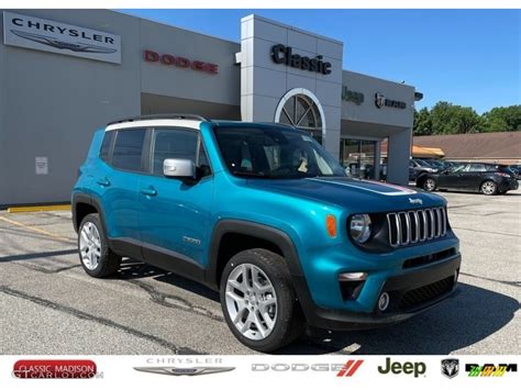 Bikini Metallic Jeep Renegade Latitude X Photo