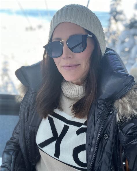 15 Apres Ski Outfits - the gray details | Neutral Daily Outfit Guides