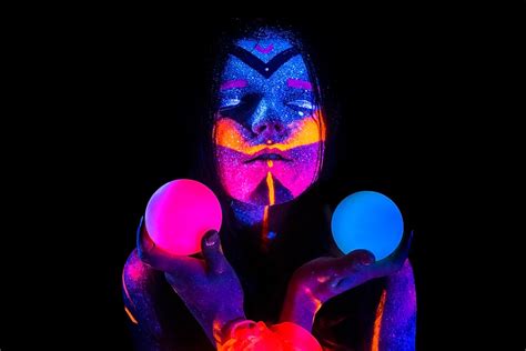 Neon Naked Life Drawing Class In The Heart Of Peckham