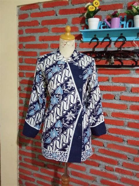 Pin By Irma Prasetiyo On Batik Top Desain Blus Model Pakaian Guru